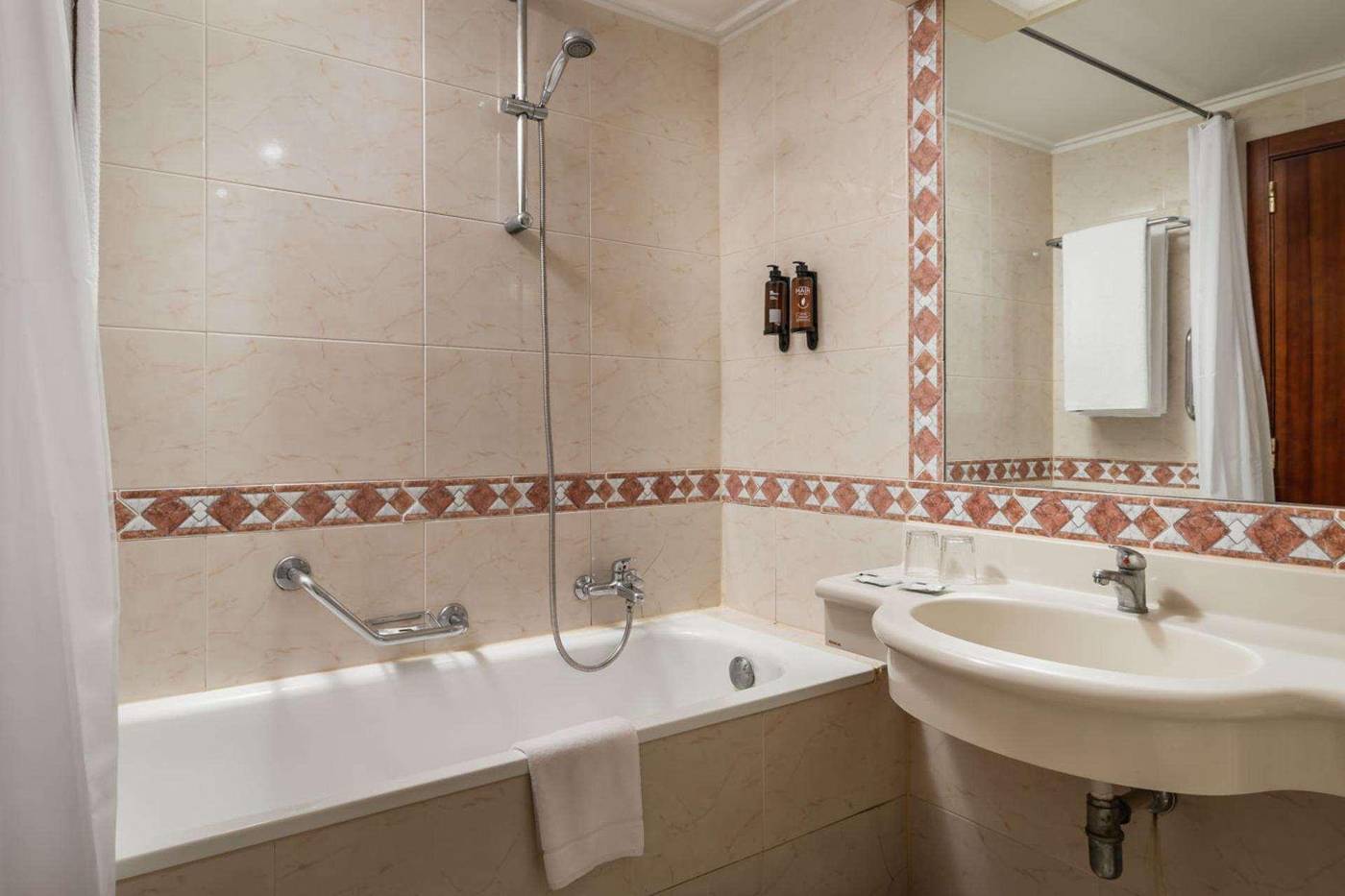 Alegria-Colonial-Mar-Room-45