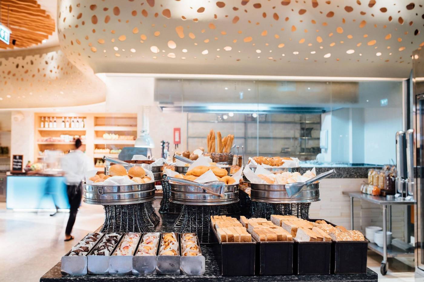 Renaissance-Phuket-Resort---Spa-Restaurant-63