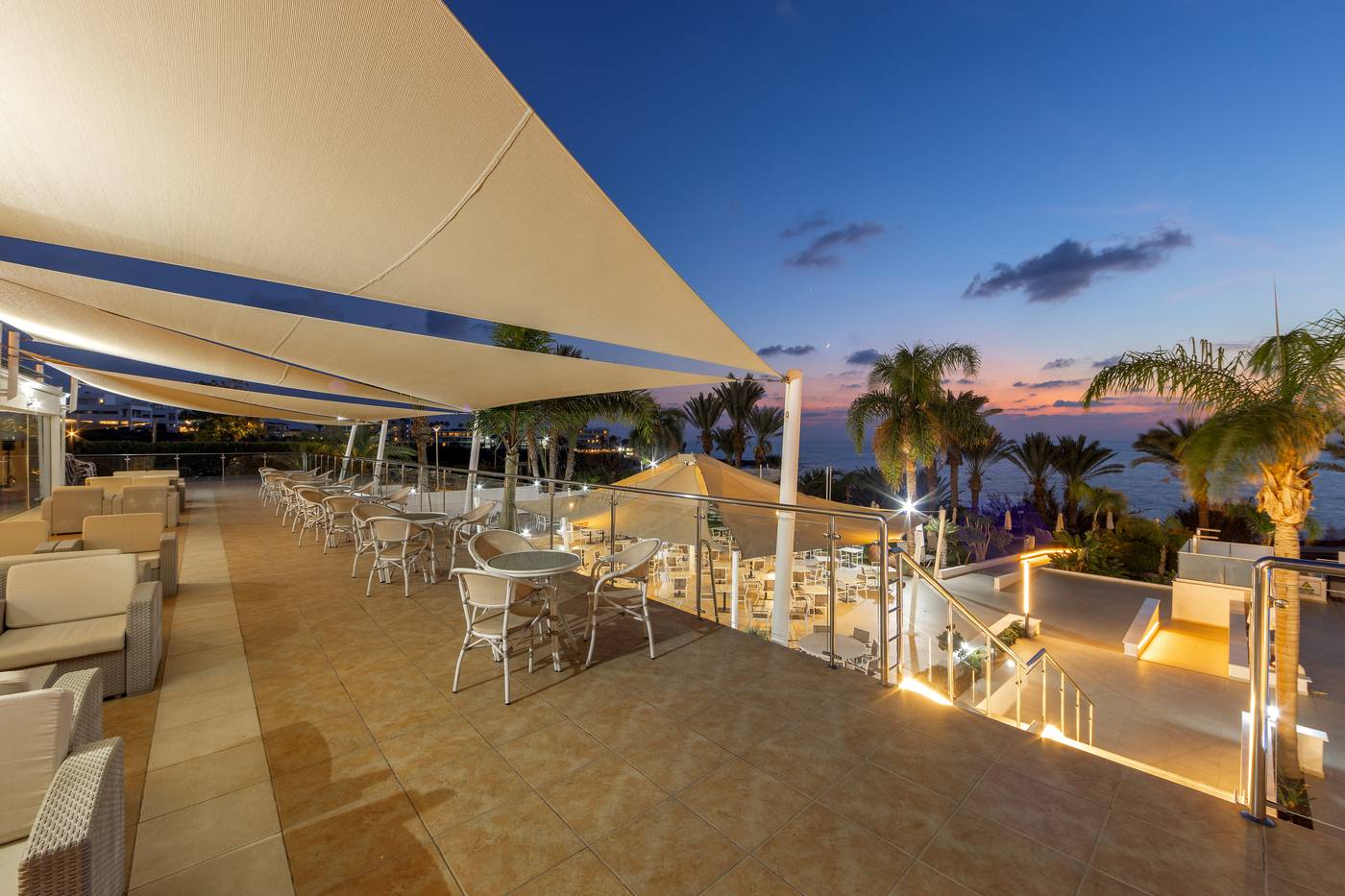 Queens-Bay-Hotel-Terrace-21