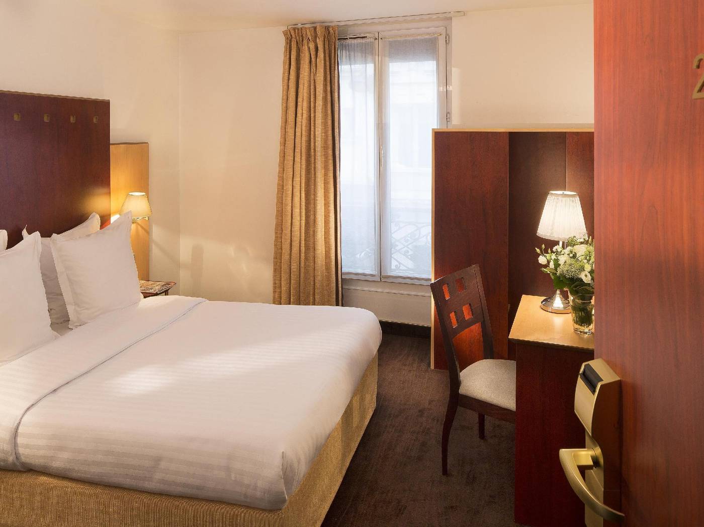 Hotel-10-OPERA-General-view-21