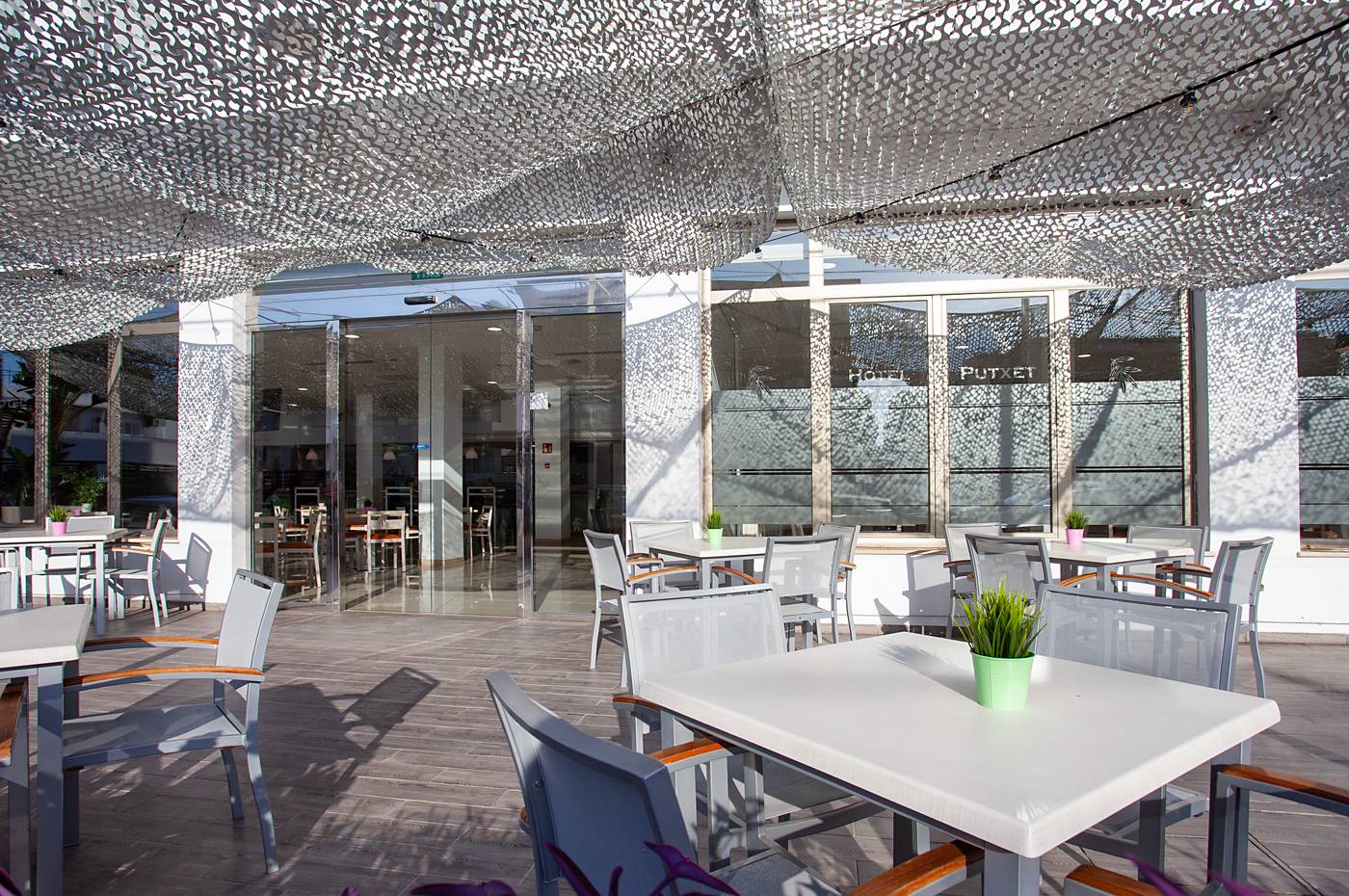 Puchet-Hotel-Terrace-78