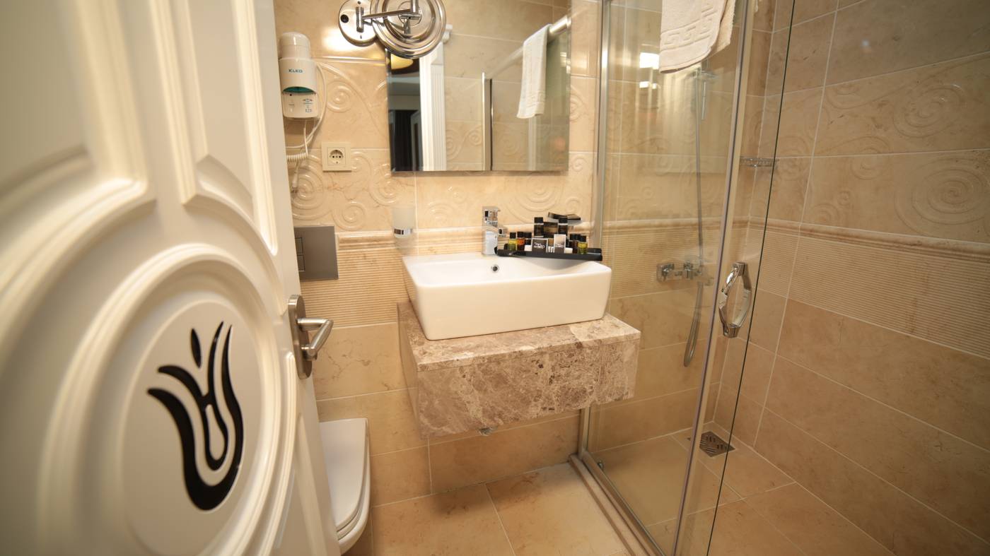 Hotel-Black-Tulip-Room-57