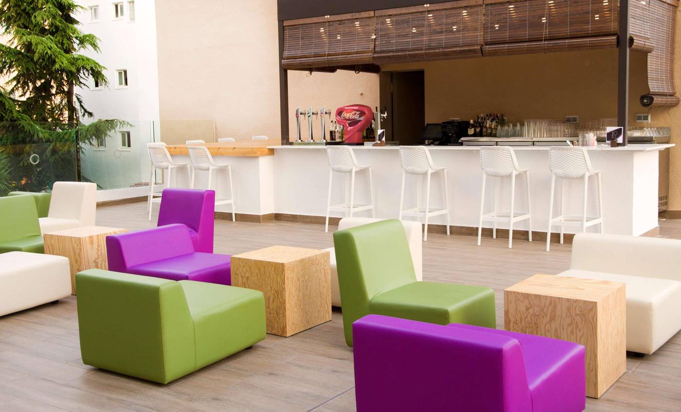 Fergus-Maripins-Bar-25