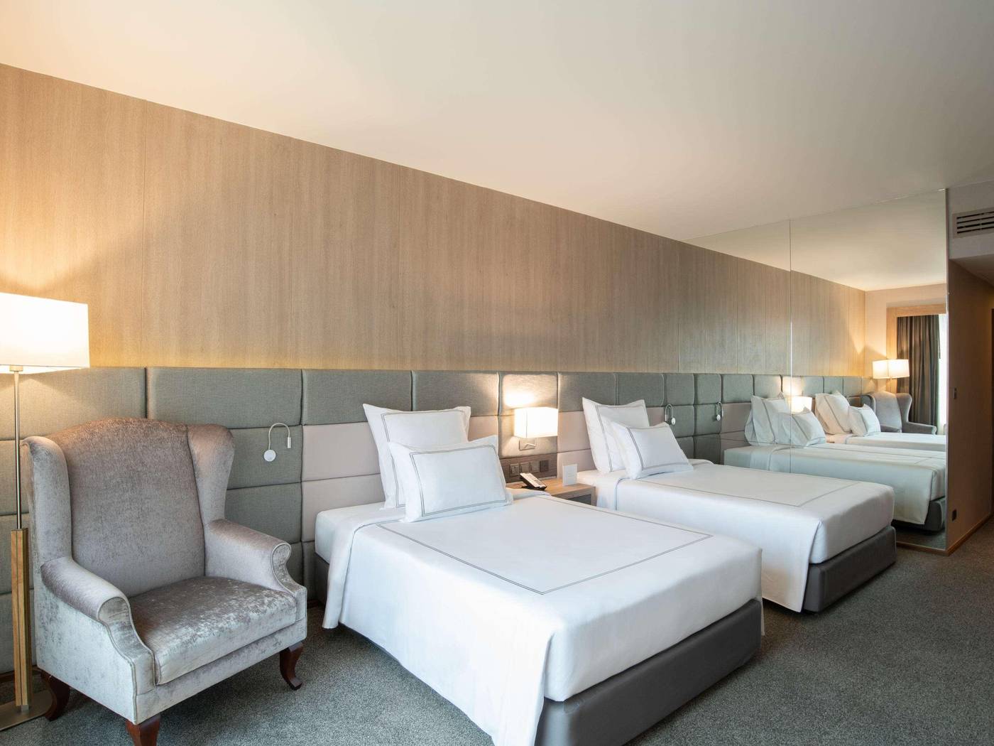 Swissotel-Bangkok-Ratchada-Room-24