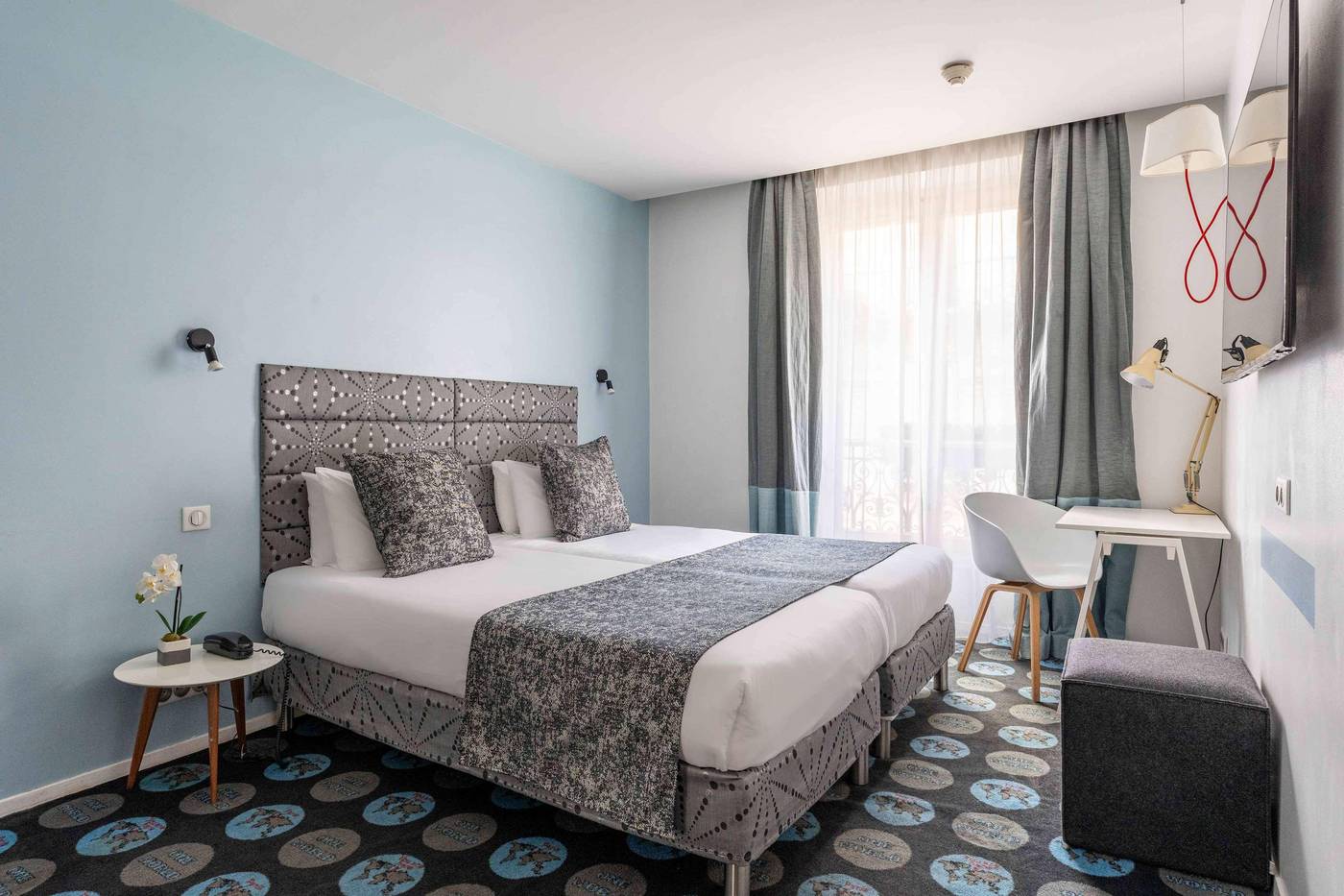 Astoria-Astotel-Room-17