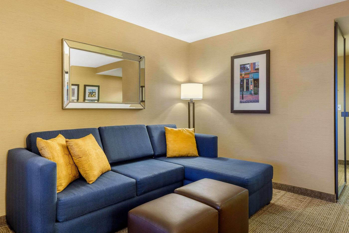 Comfort-Inn---Suites-Logan-Airport-Room-41