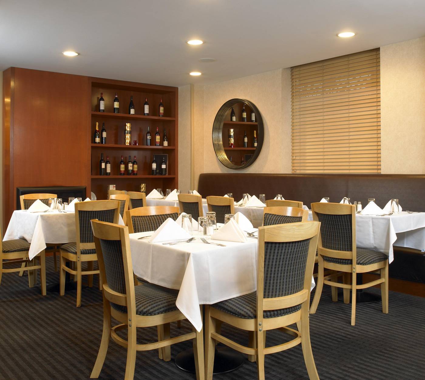 Holiday-Inn-New-York-City-Wall-Street-Restaurant-27