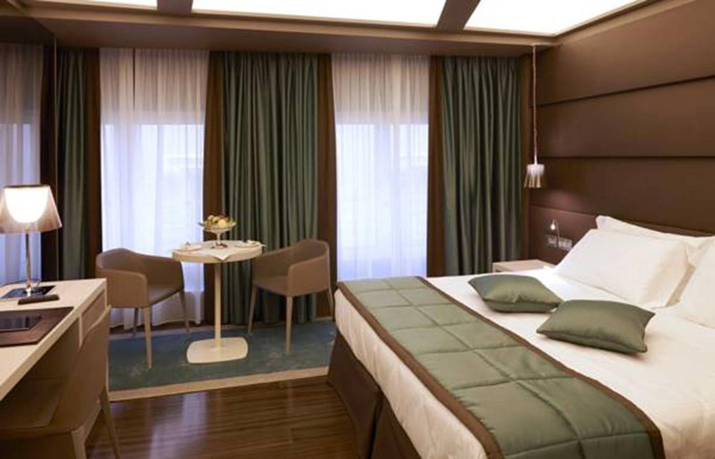 Harry-s-Bar-Trevi-Hotel---Restaurant-Room-52