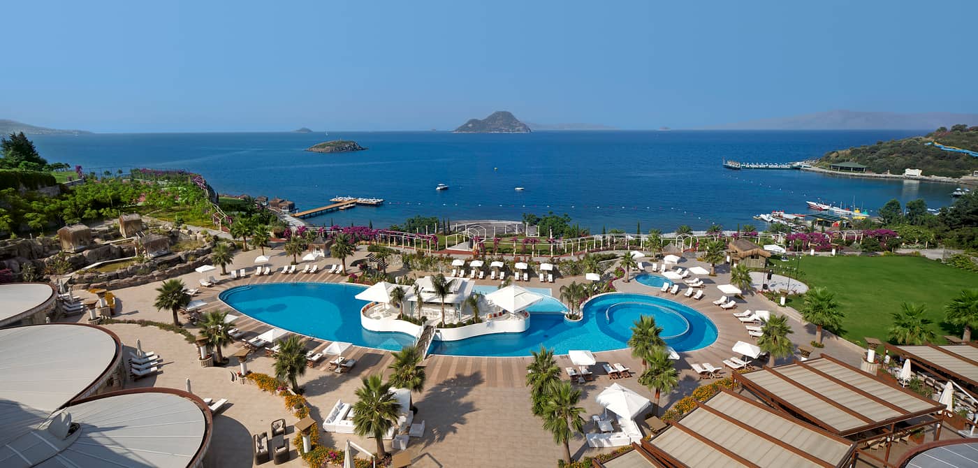 Sianji-Wellbeing-Resort-Pool-2