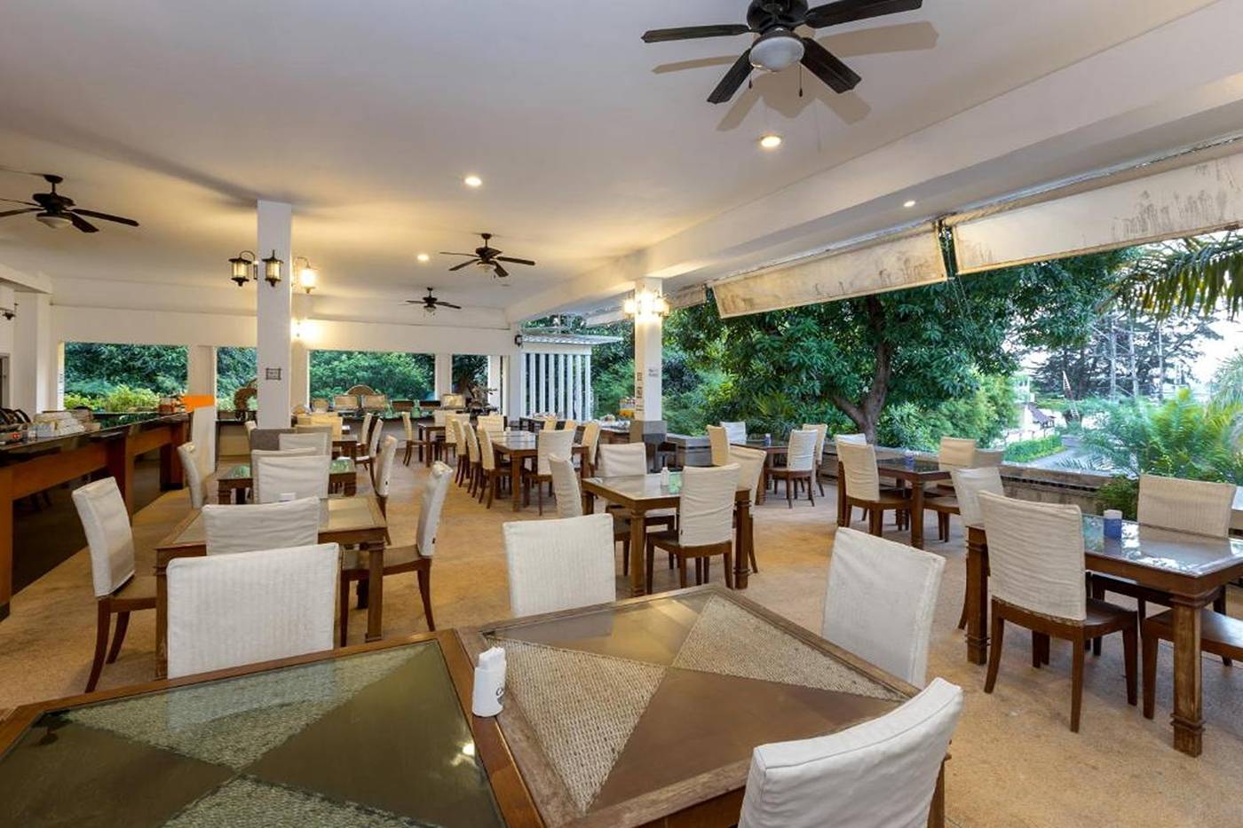 Phuket-Sea-Resort-SHA-by-ZUZU-Restaurant-40