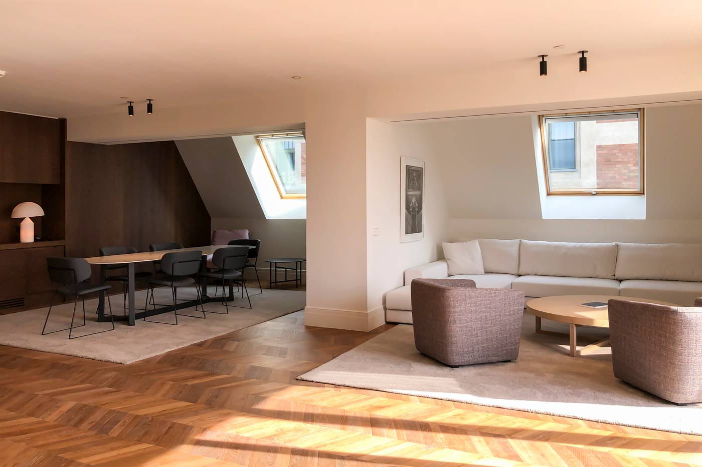 Kozmo-Hotel-Suites---Spa-Room-31