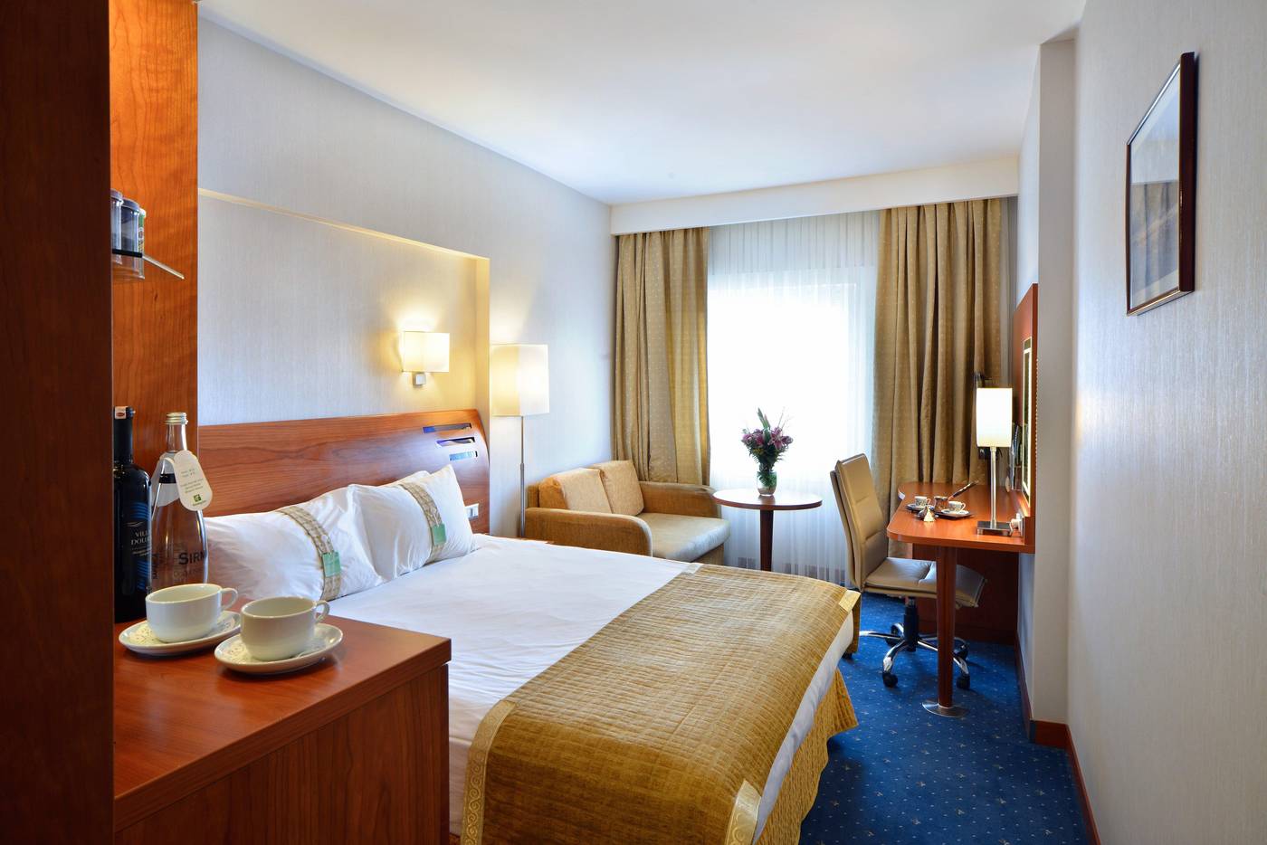 Holiday-Inn--Istanbul-City-Room-21