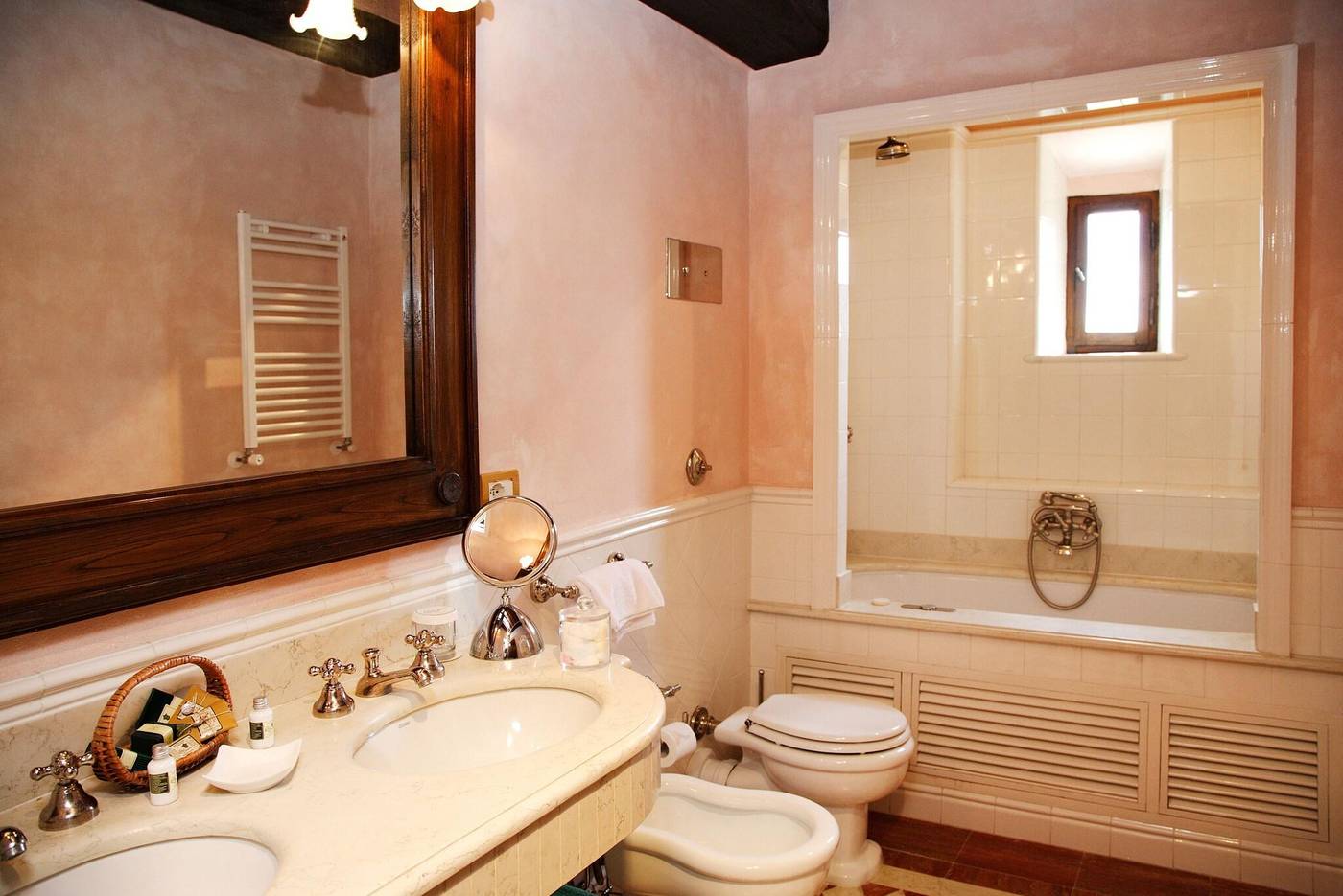 Castello-Di-Spaltenna-Room-35