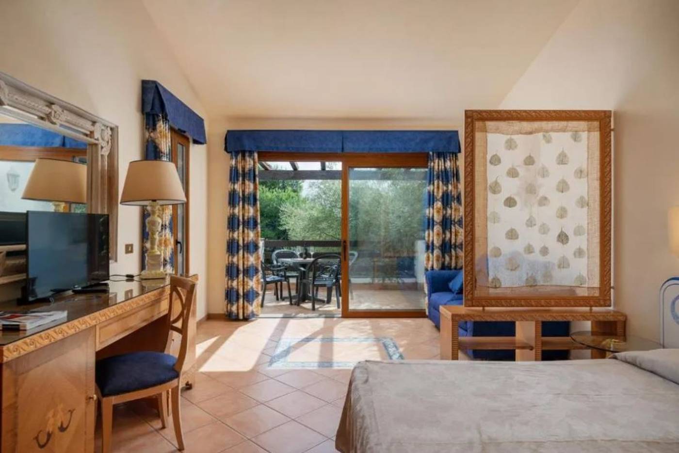 Club-Esse-Palmasera-Resort-Room-12