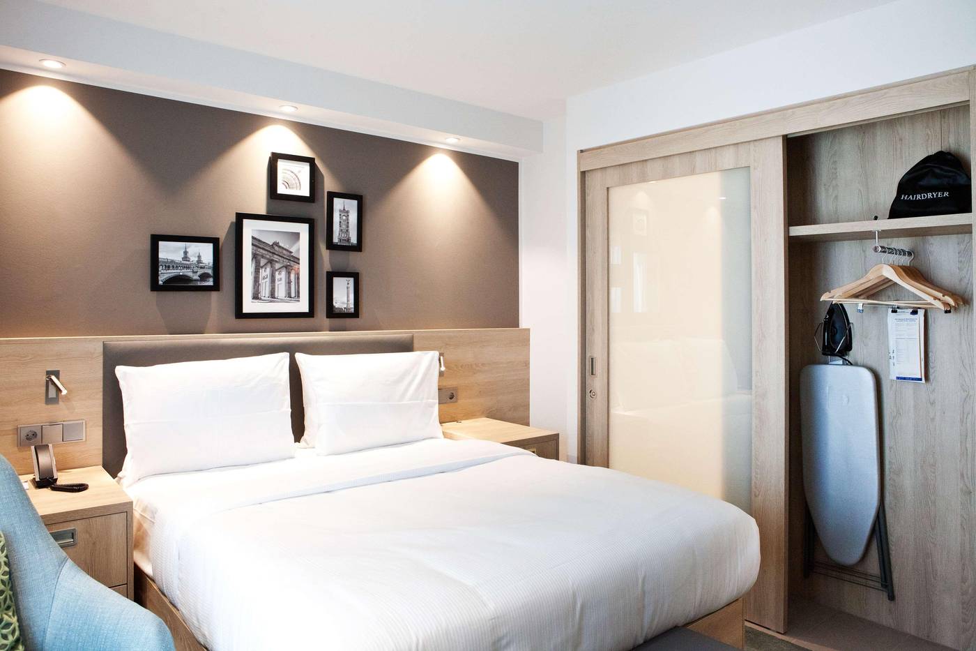 Hampton-by-Hilton-Berlin-City-East-Side-Gallery-Room-17