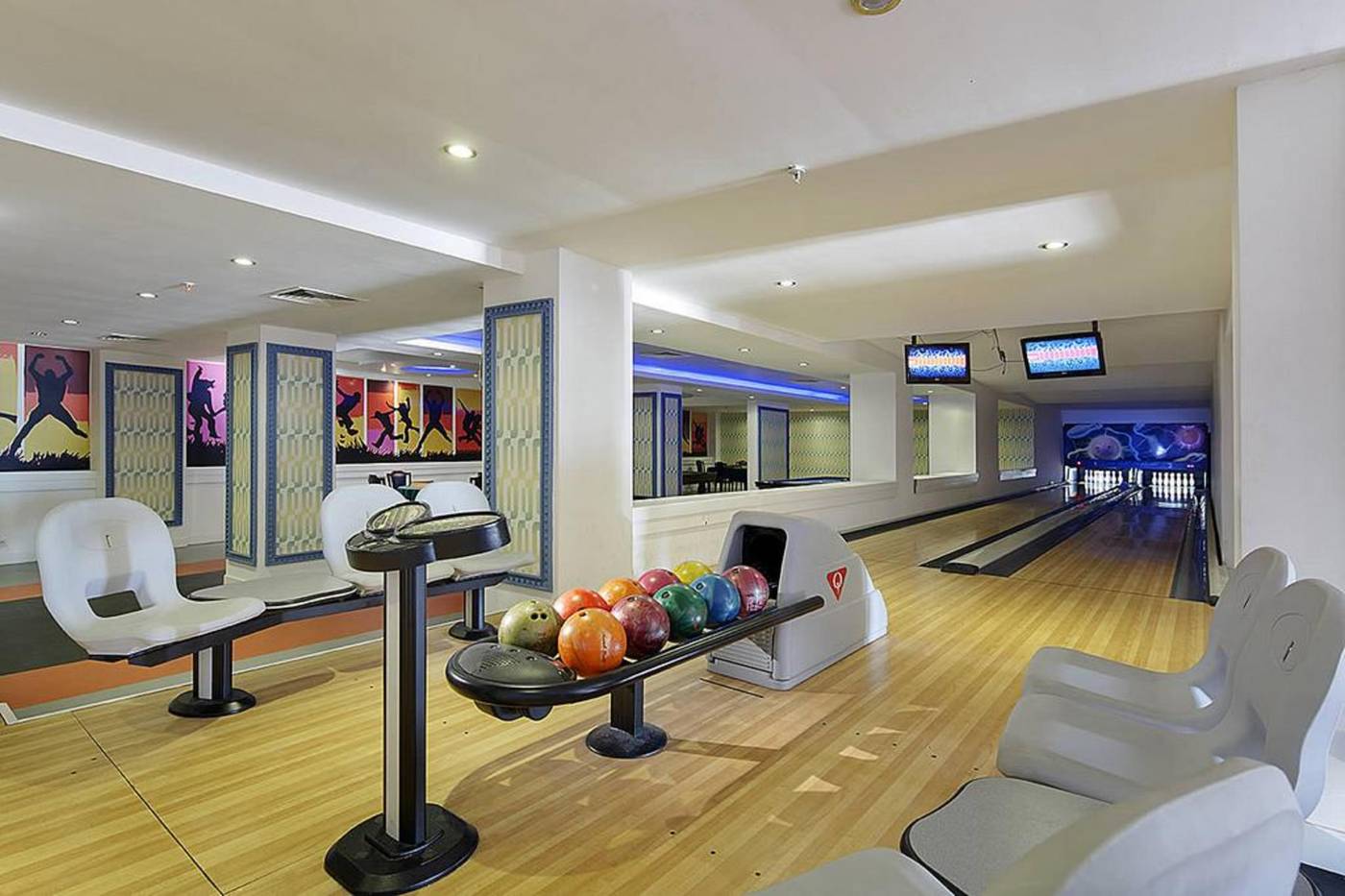 Crystal-Sunrise-Queen-Luxury-Resort---Spa-Sports-and-Entertainment-37