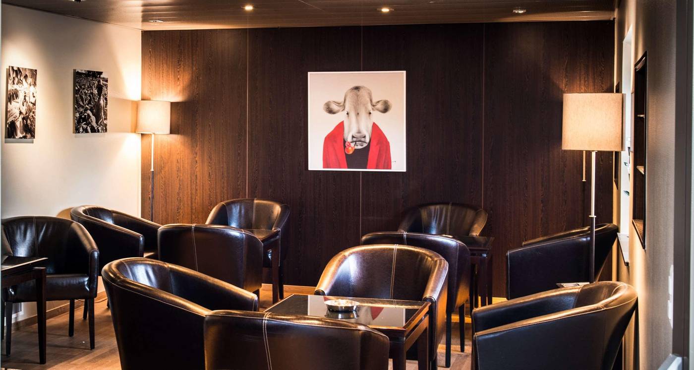 Hotel-Everness--Signature-Collection-Bar-11