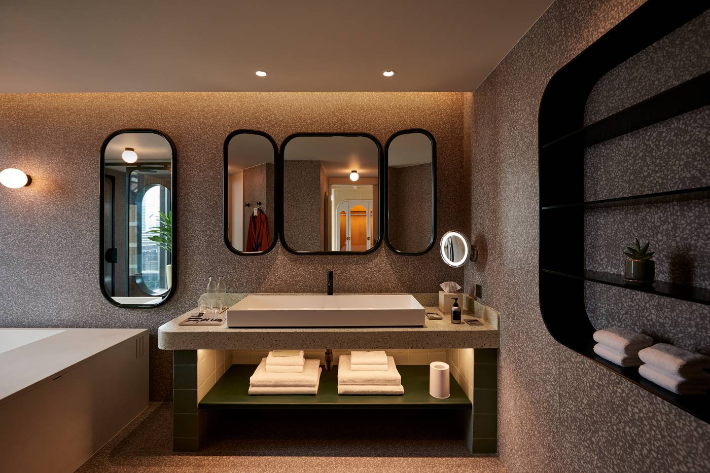 The-Standard--Bangkok-Mahanakhon-Room-39