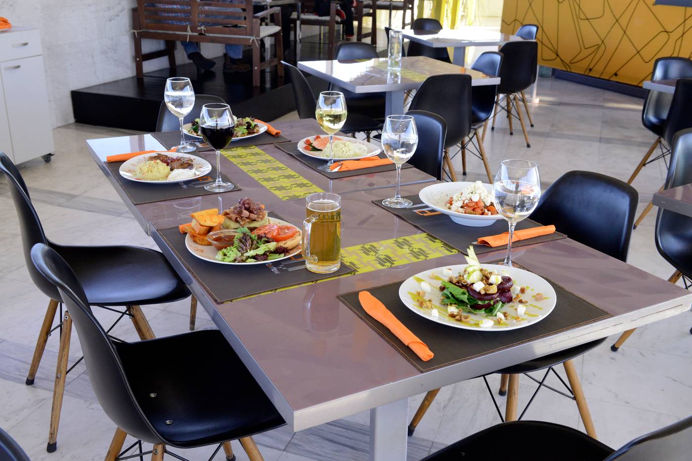 Dorian-Inn--Sure-Hotel-Collection-by-Best-Western-Restaurant-9