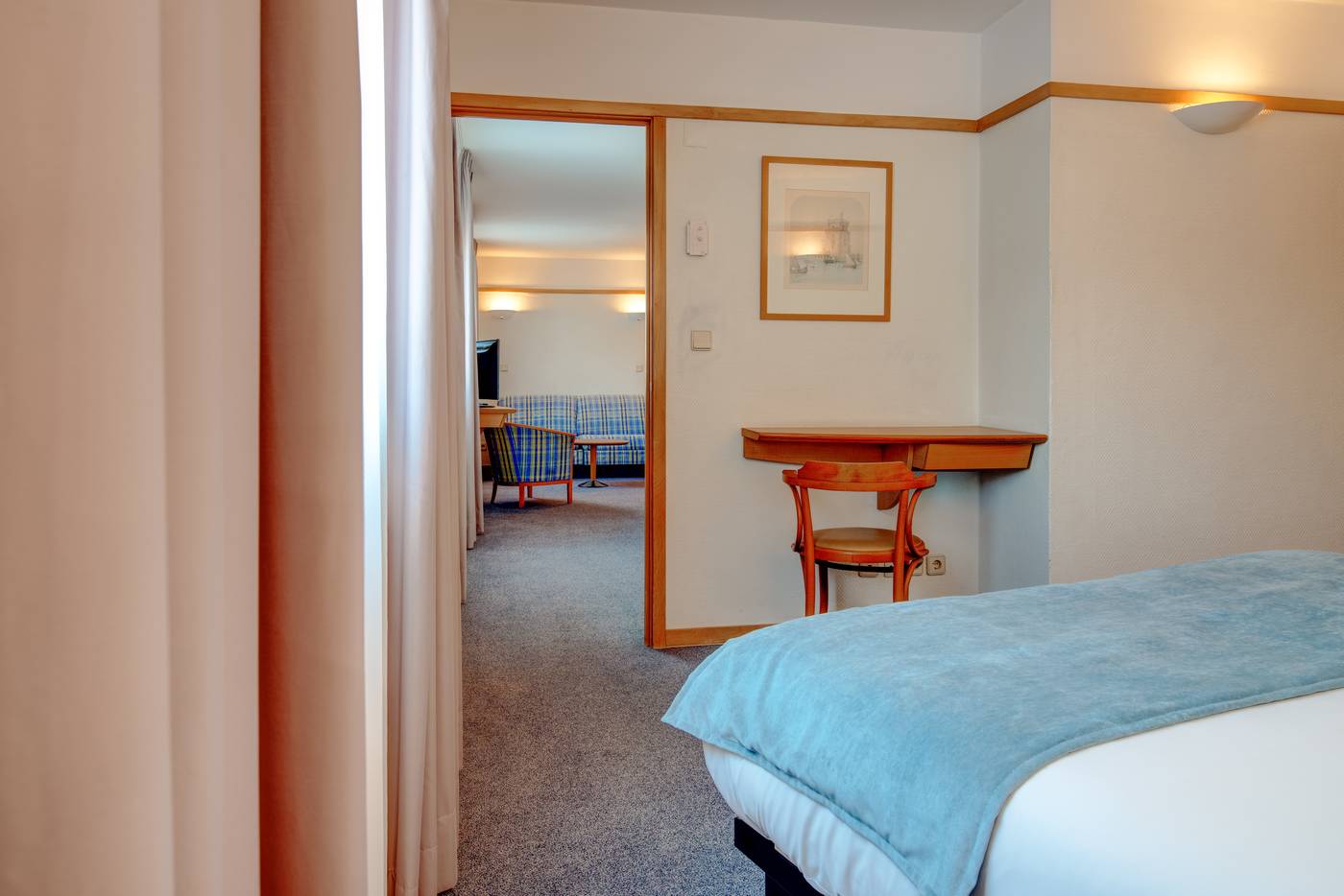 VIP-Executive-Suites-Eden-Room-20