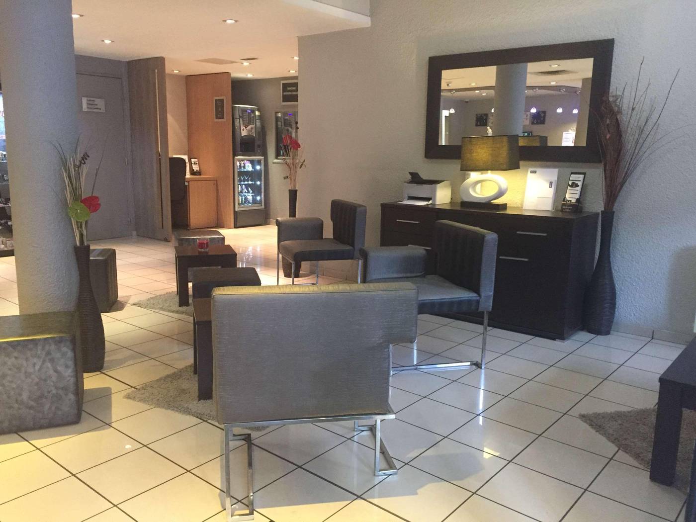 Kyriad-Le-Bourget-Centre---Parc-Des-Expositions-Lobby-21