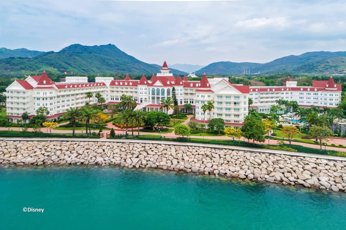 Hong-Kong-Disneyland-Hotel-General-view-2