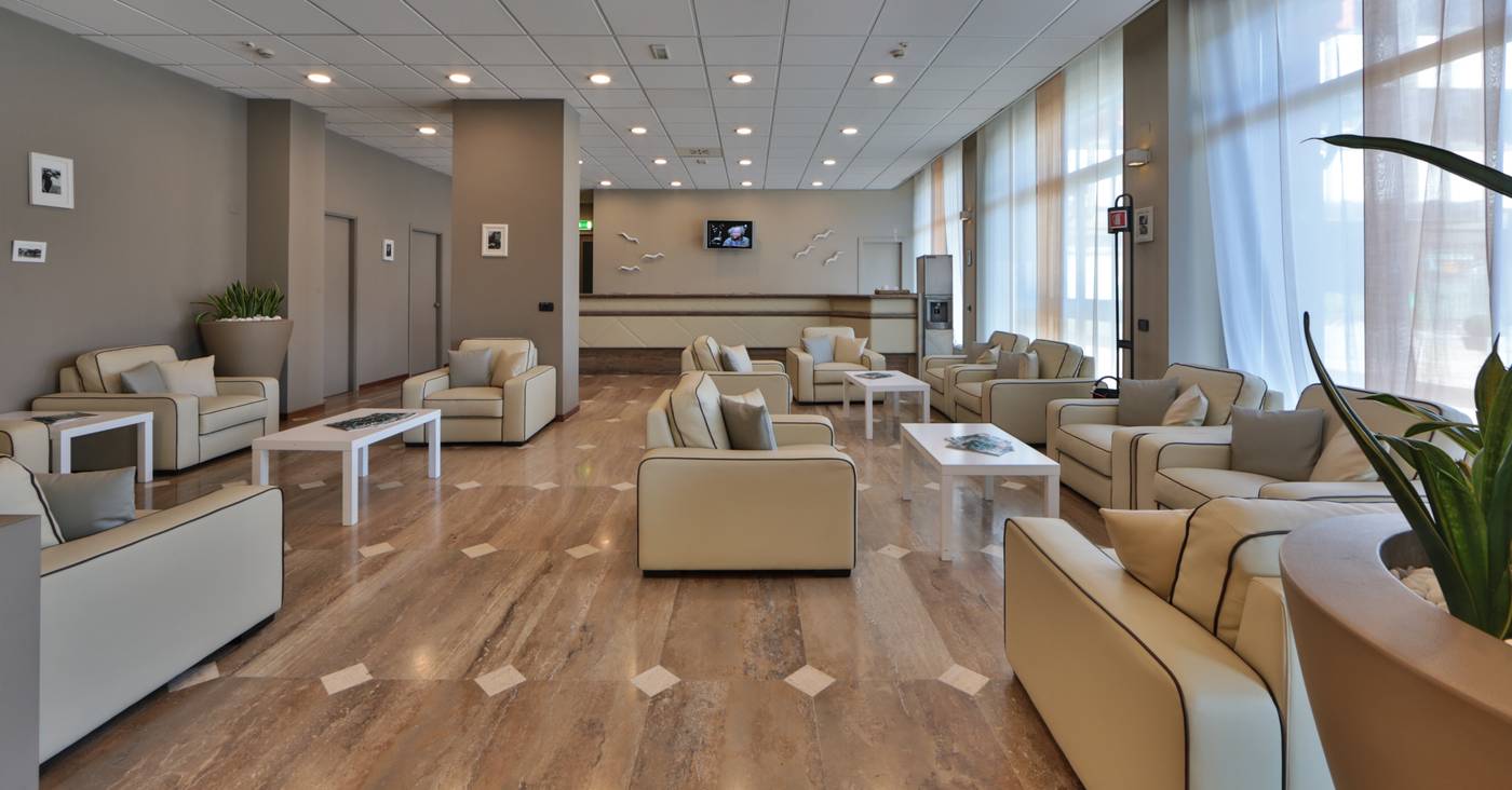 Atahotel-Contessa-Jolanda-Residence-Lobby-11