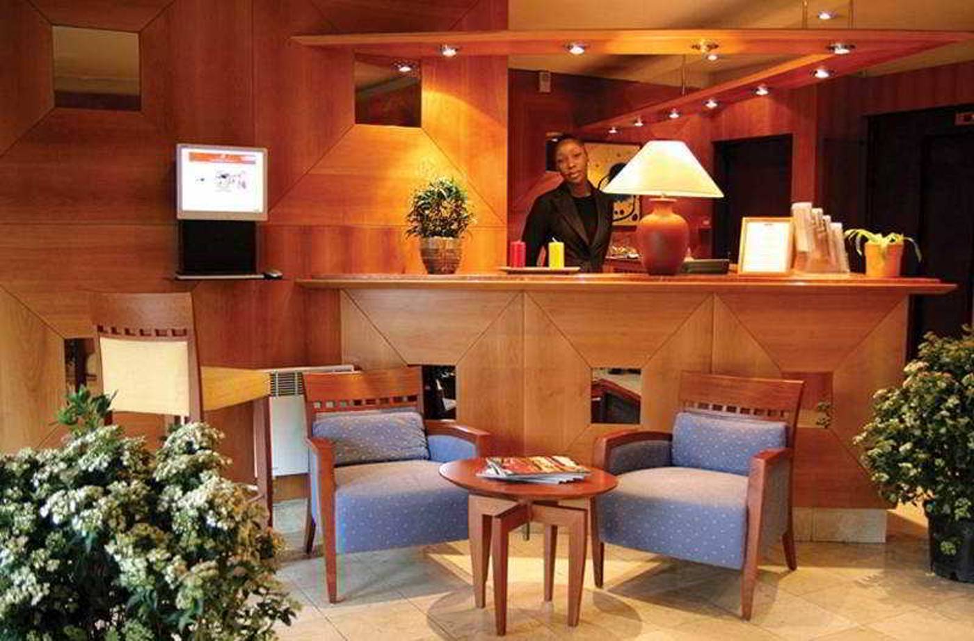 Hotel-Le-209-Paris-Bercy-Lobby-20