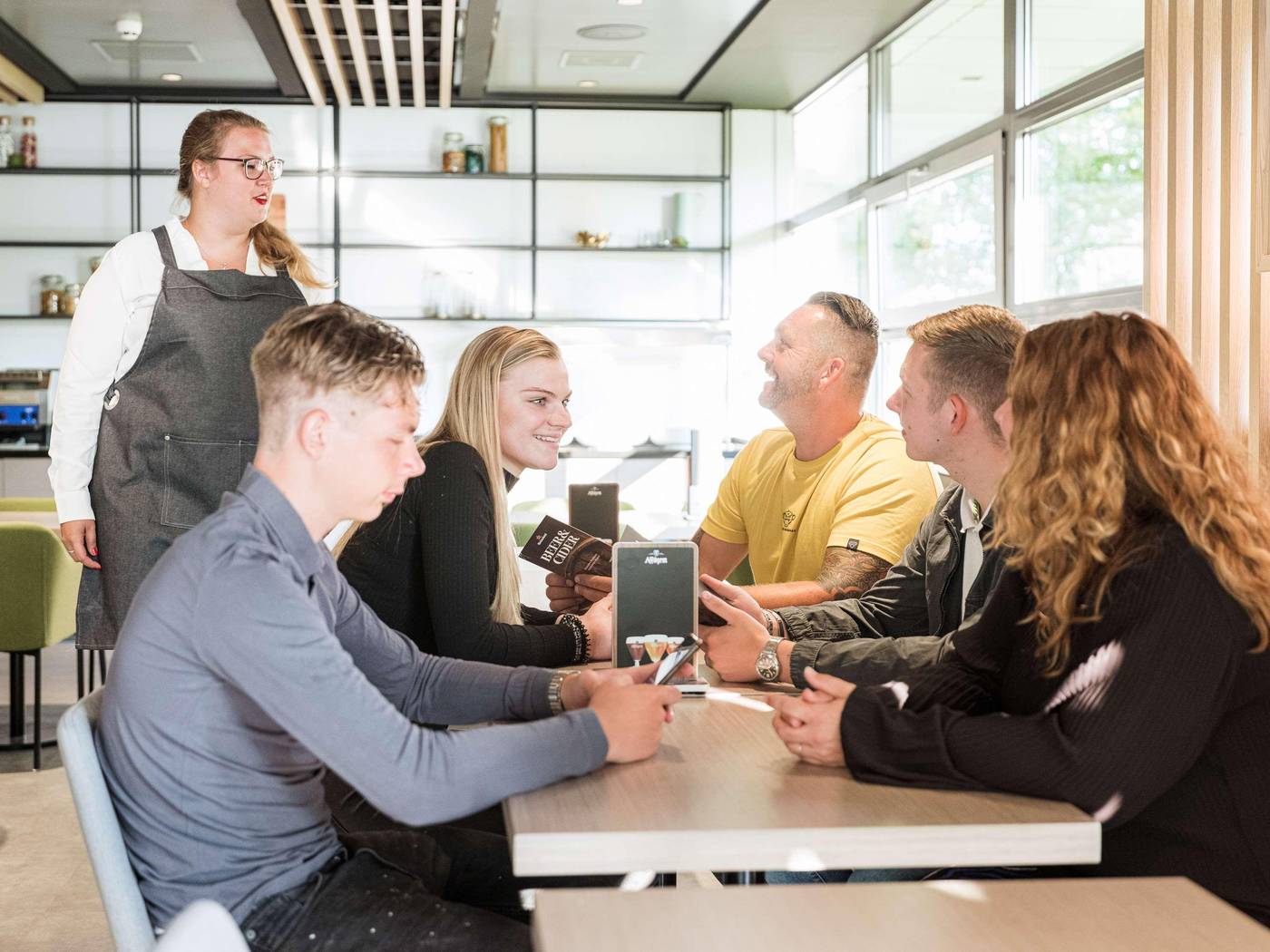 Executive-Residency-by-Best-Western-Amsterdam-Airport-Bar-29