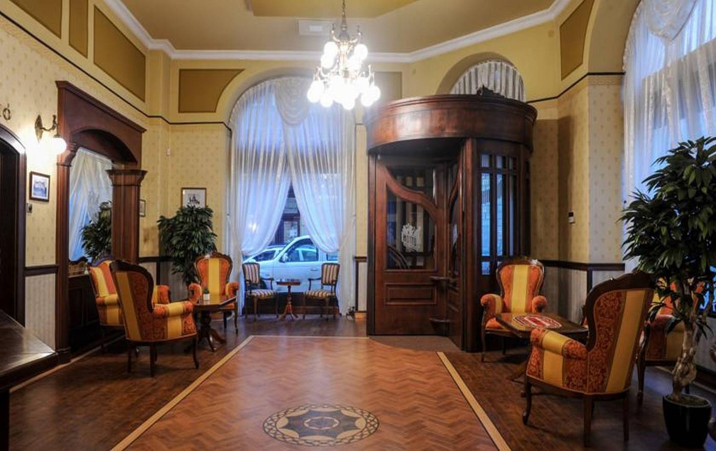 Cotton-House-Budapest-Lobby-12