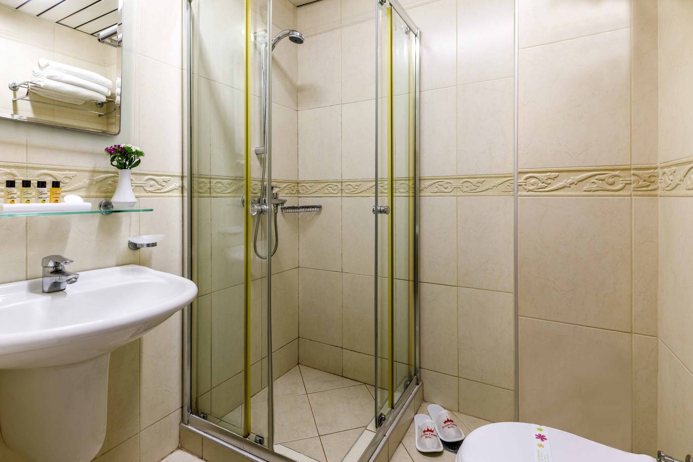 Golden-Crown-Room-31