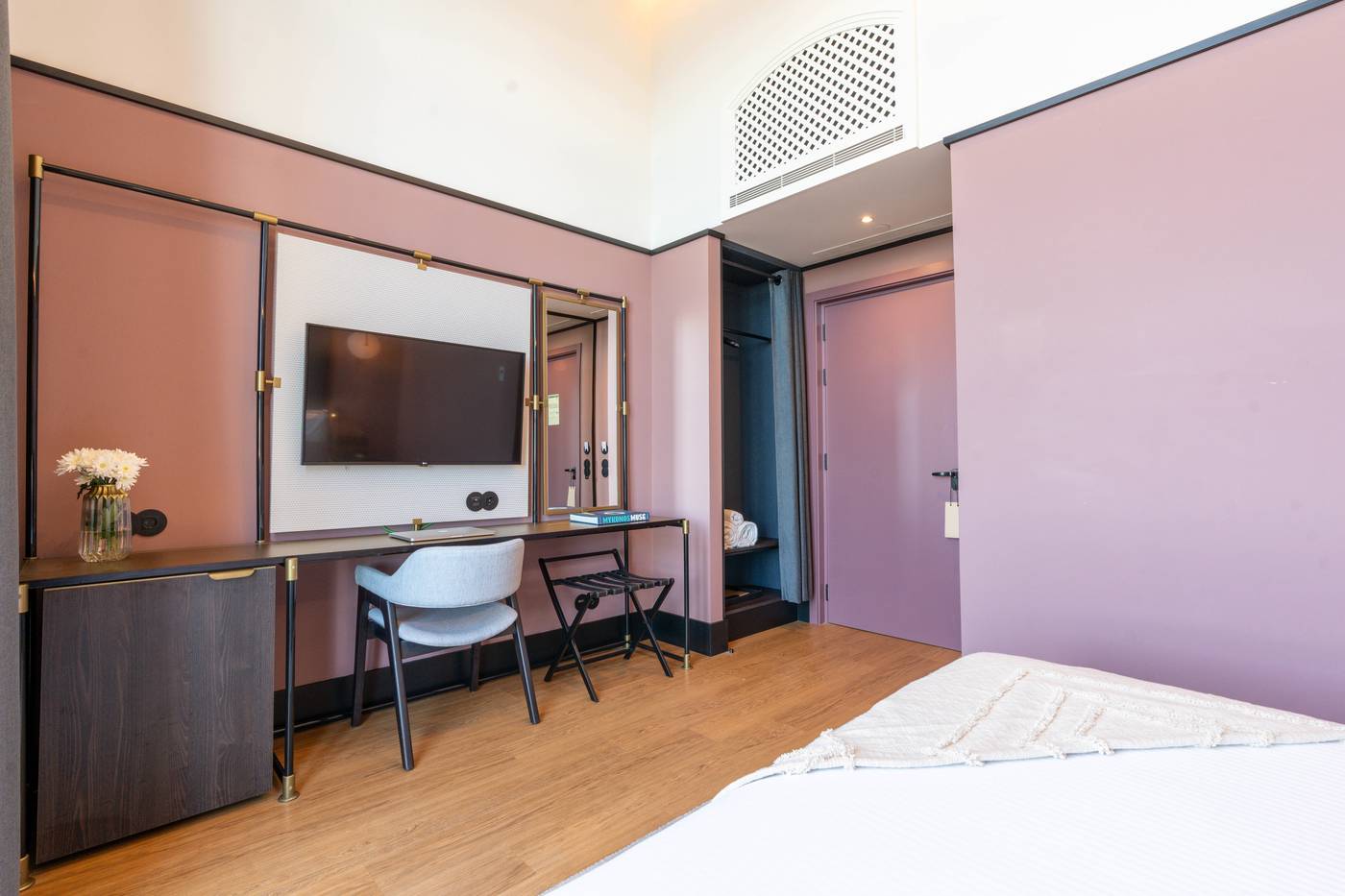 The-Editory-Riverside-Santa-Apolonia-Hotel-Room-40