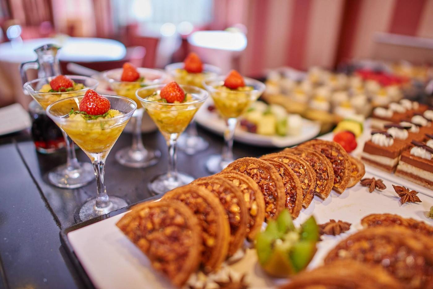 Disney-s-Hotel-New-York-Restaurant-20