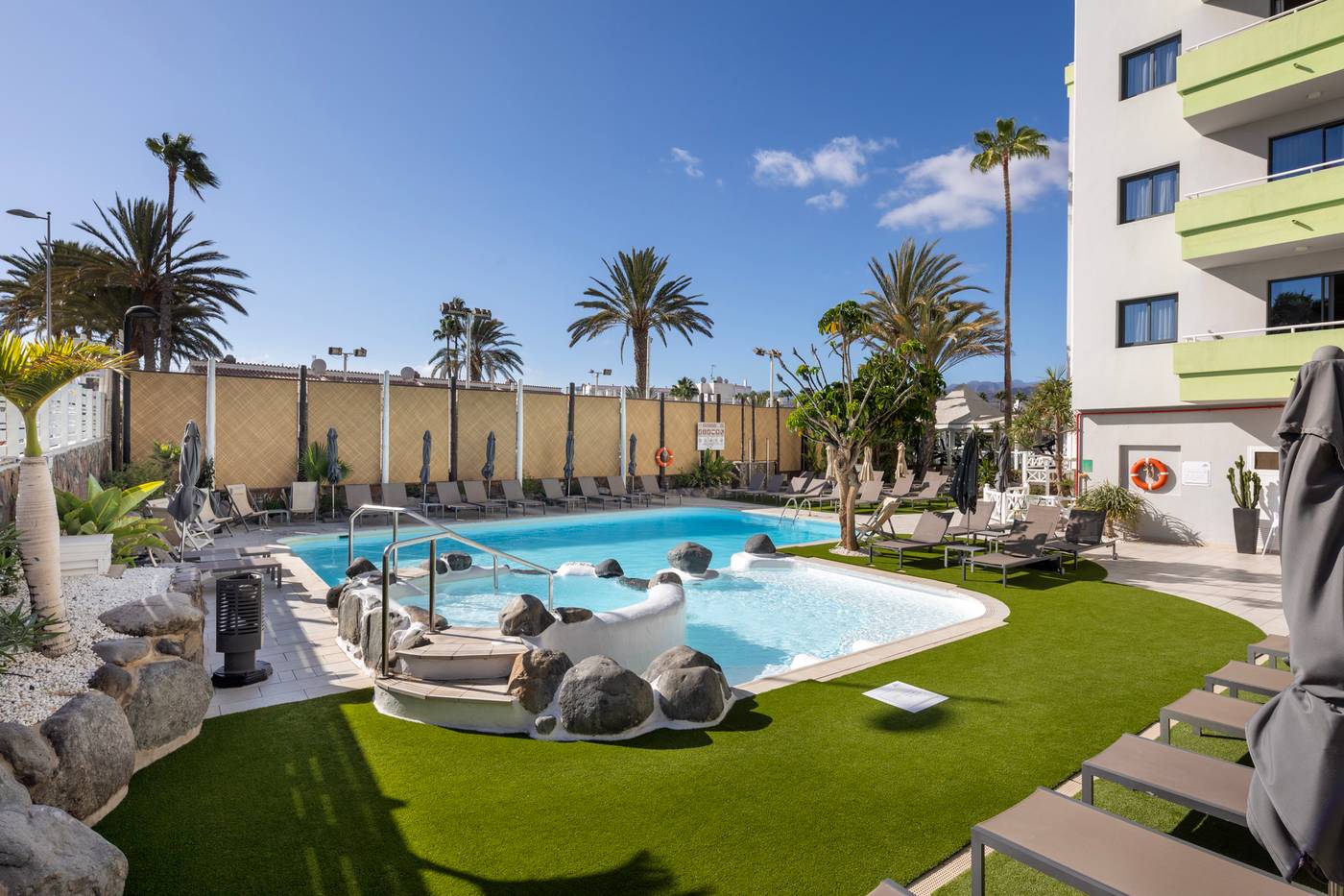 Hotel-LIVVO-Anamar-Suites-Pool-4