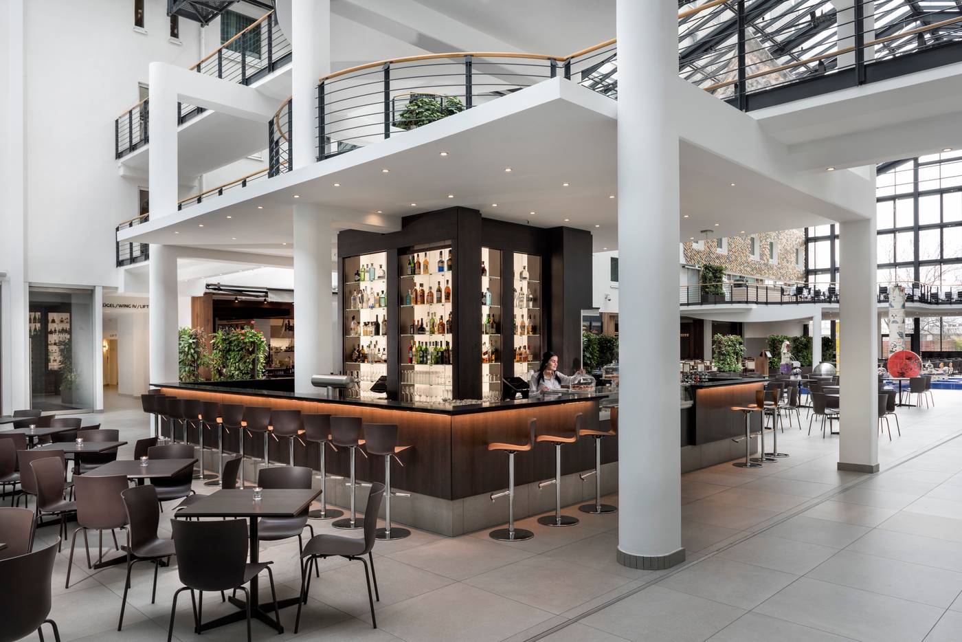 Estrel-Hotel-Berlin-Bar-6