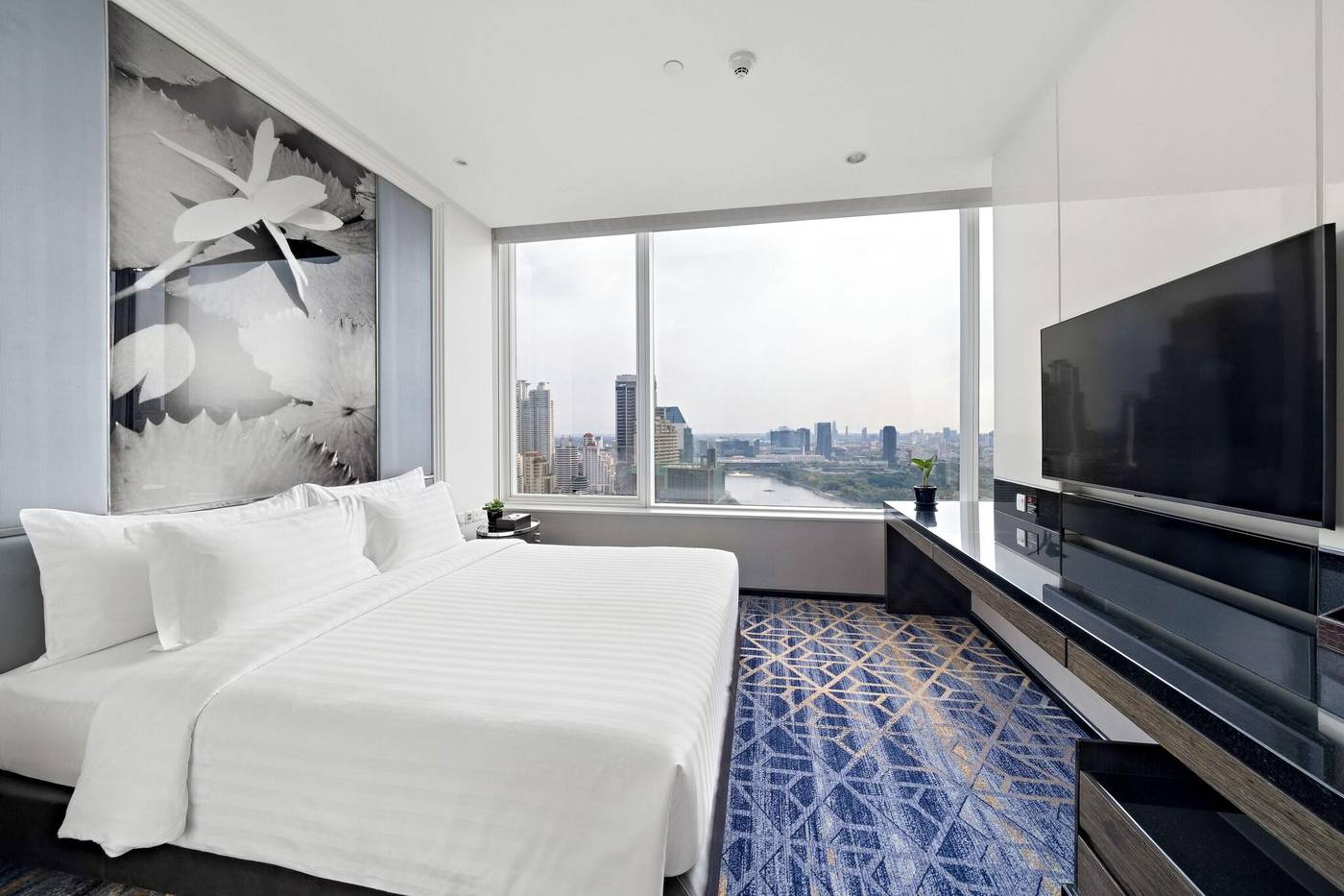 Grande-Centre-Point-Hotel-Terminal-21-Room-6