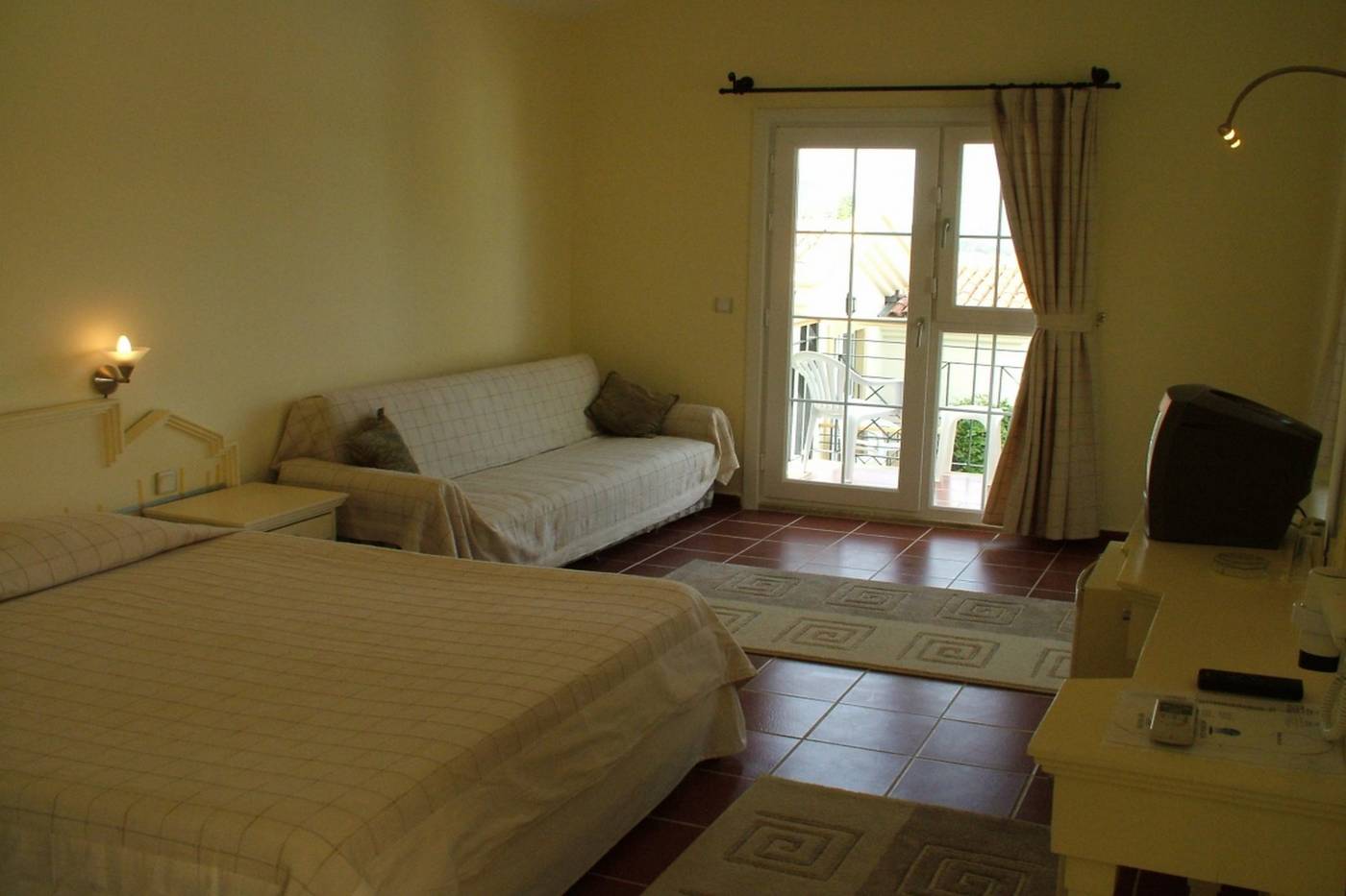 Edasu-Royal-Park-Artemisia-Club-Room-21