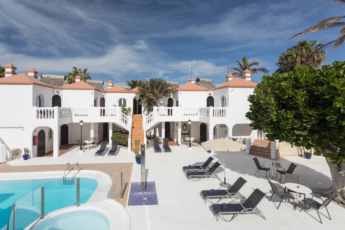 Apartamentos-y-Villas-Galera-Beach-Pool-2