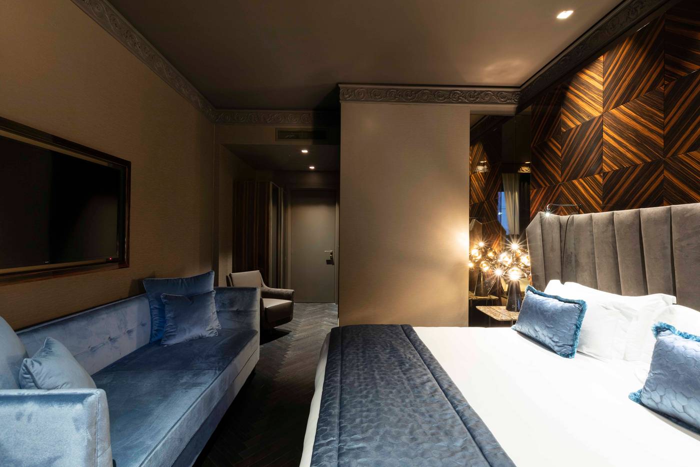 U-Visionary-Roma-Hotel-Room-19