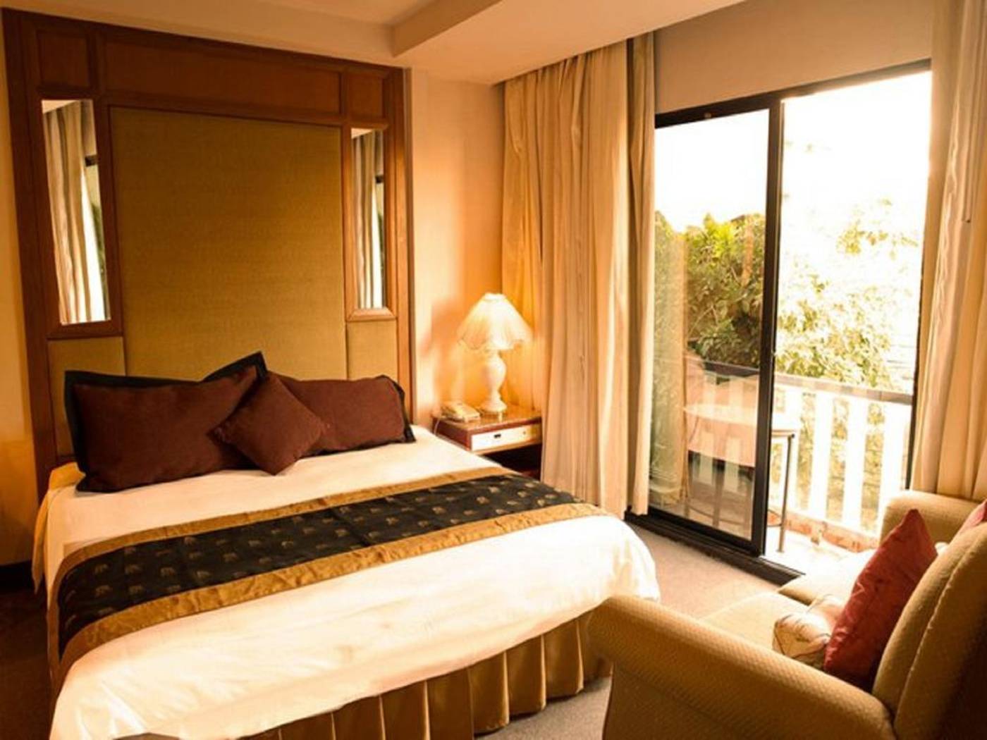 Diamond-City-Hotel-Room-21