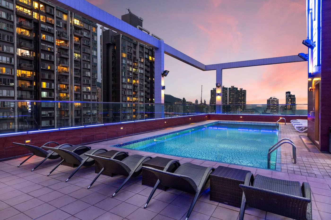 Ramada-Hong-Kong-Harbour-View-Pool-3