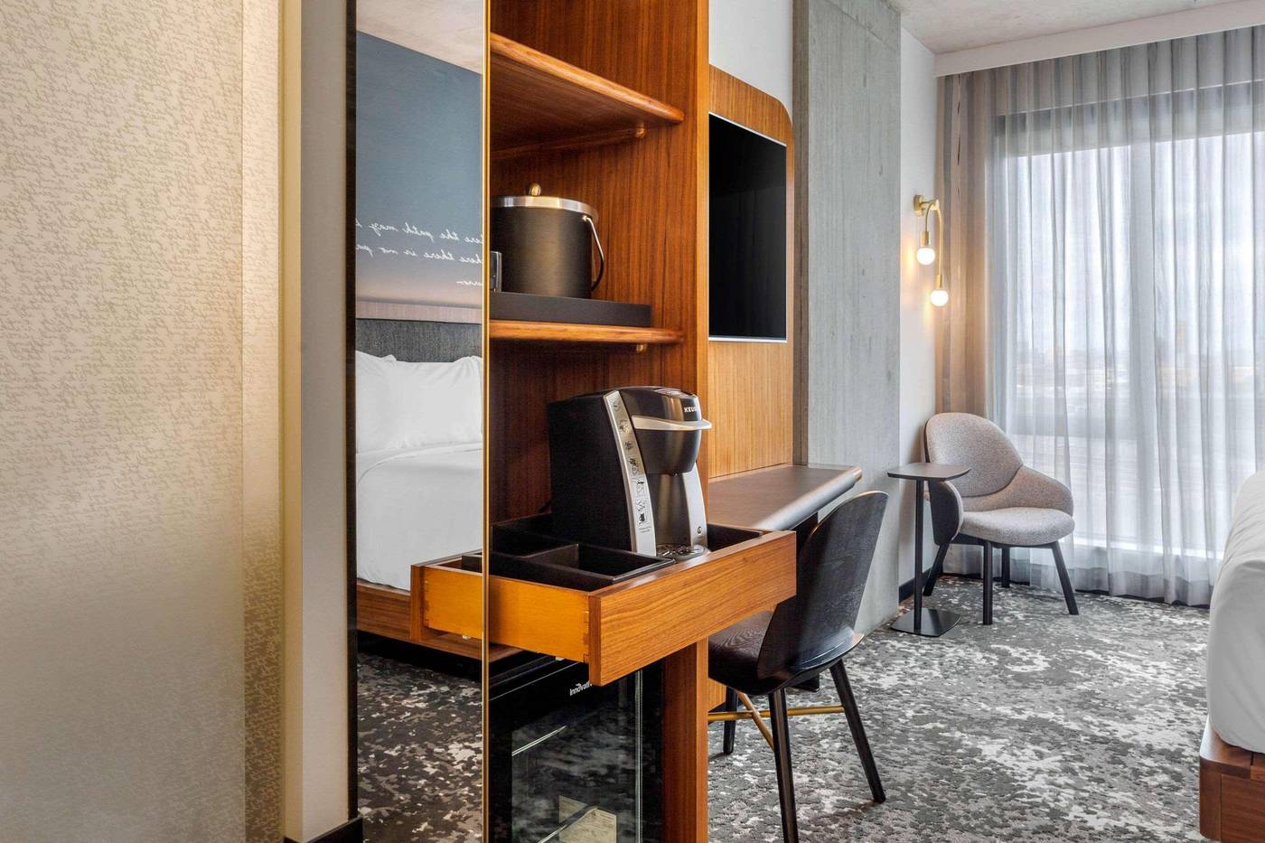 Cambria-Hotel-Boston-Downtown-South-Boston-Room-31