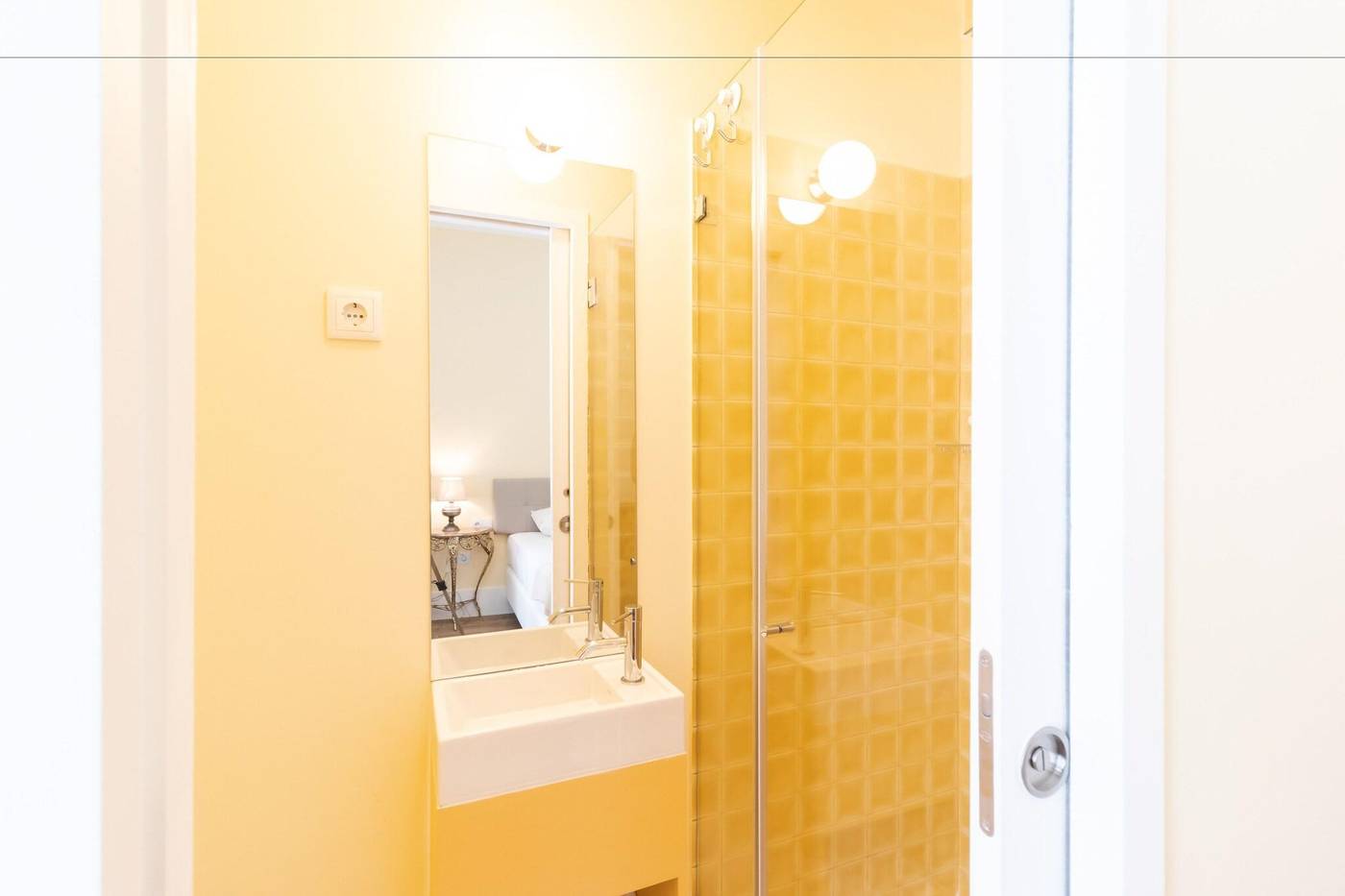 1898-Home---Suites-Room-42