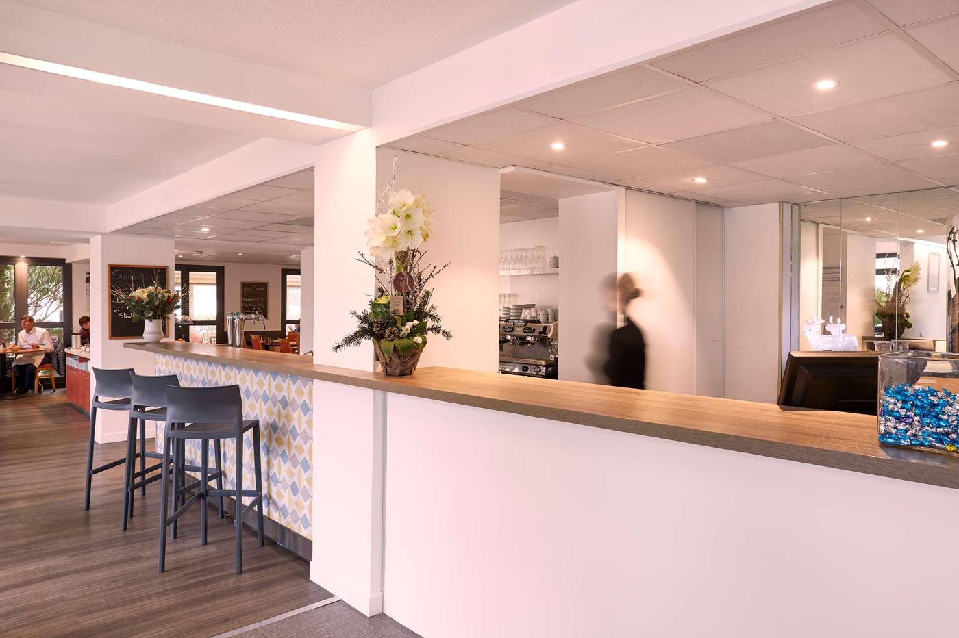 Kyriad-Nice-Ouest-Stade-Saint-Isidore-Lobby-23