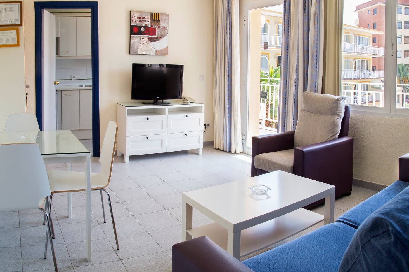 Ecuador-Park-Room-24