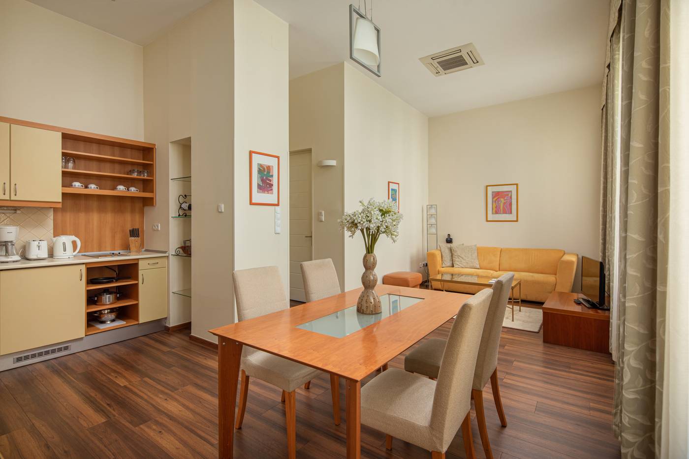 Mamaison-Residence-Izabella-Budapest-Room-5