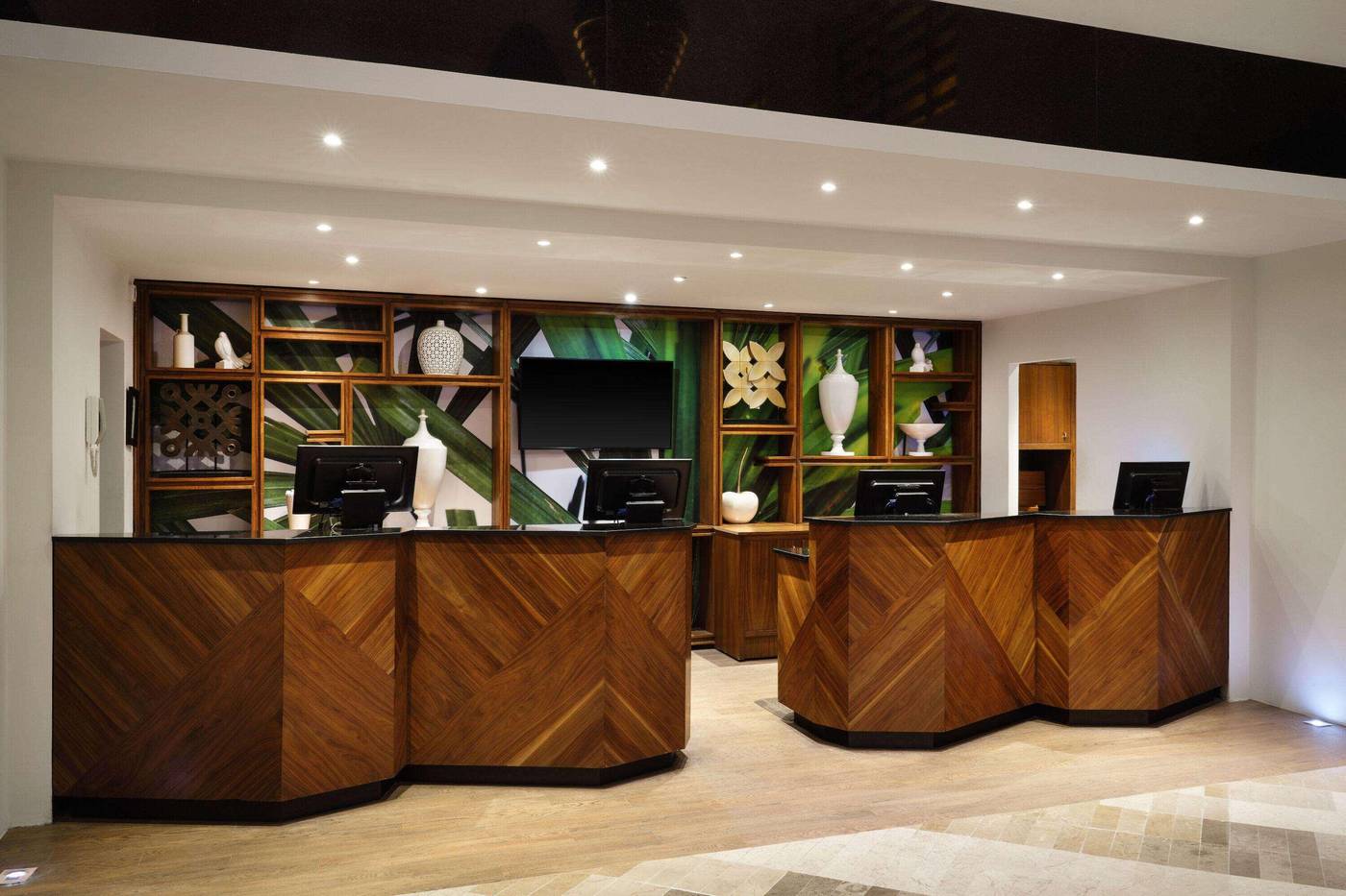 Wyndham-Grand-Cancun-All-Inclusive-Resort---Villas-Lobby-56