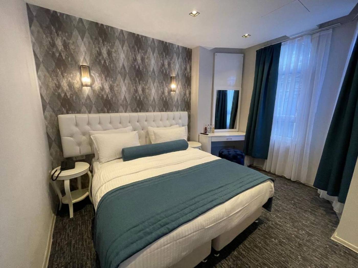 Weingart-Port-Seaside-Hotel-Room-19