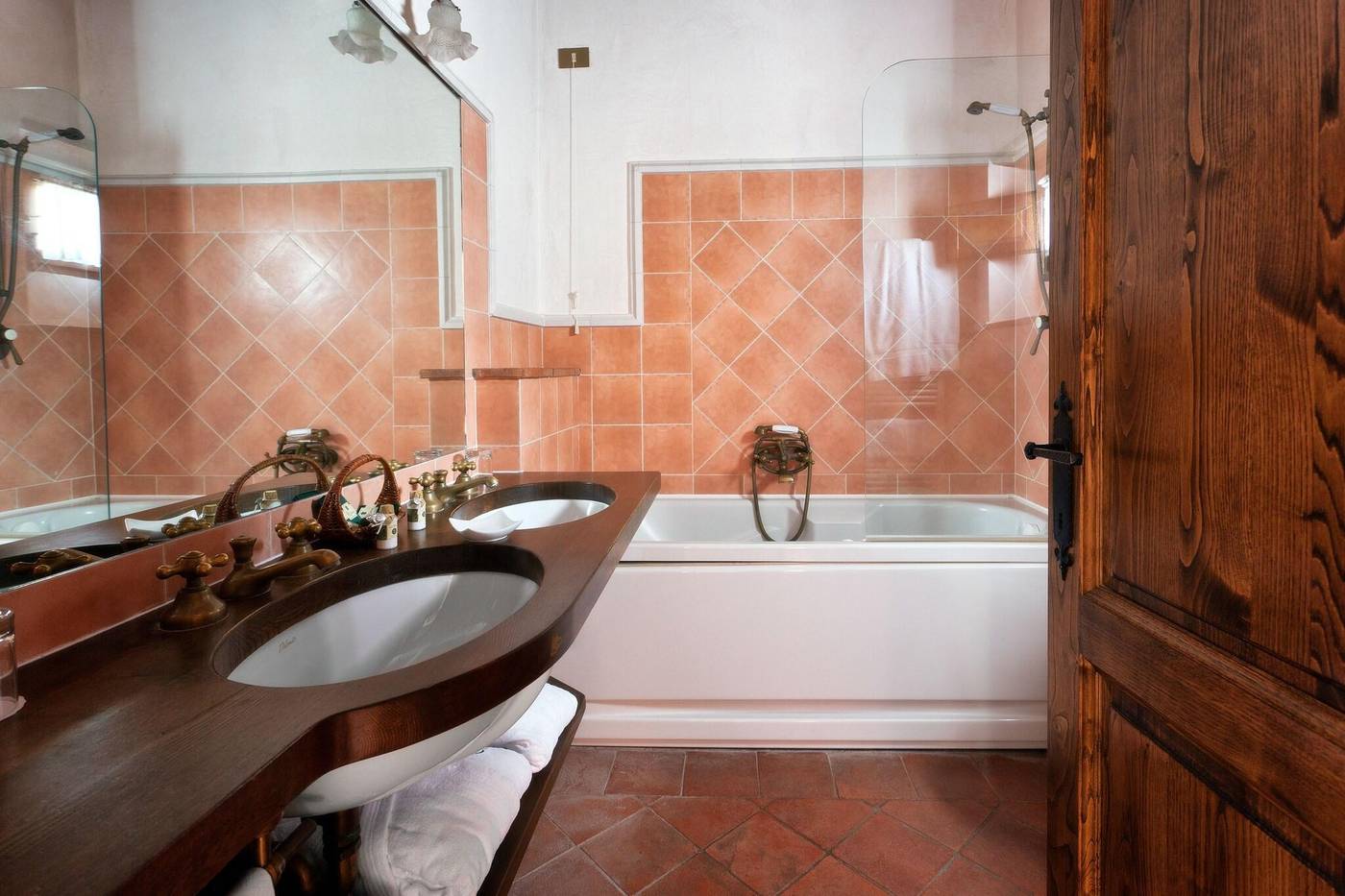 Castello-Di-Spaltenna-Room-36