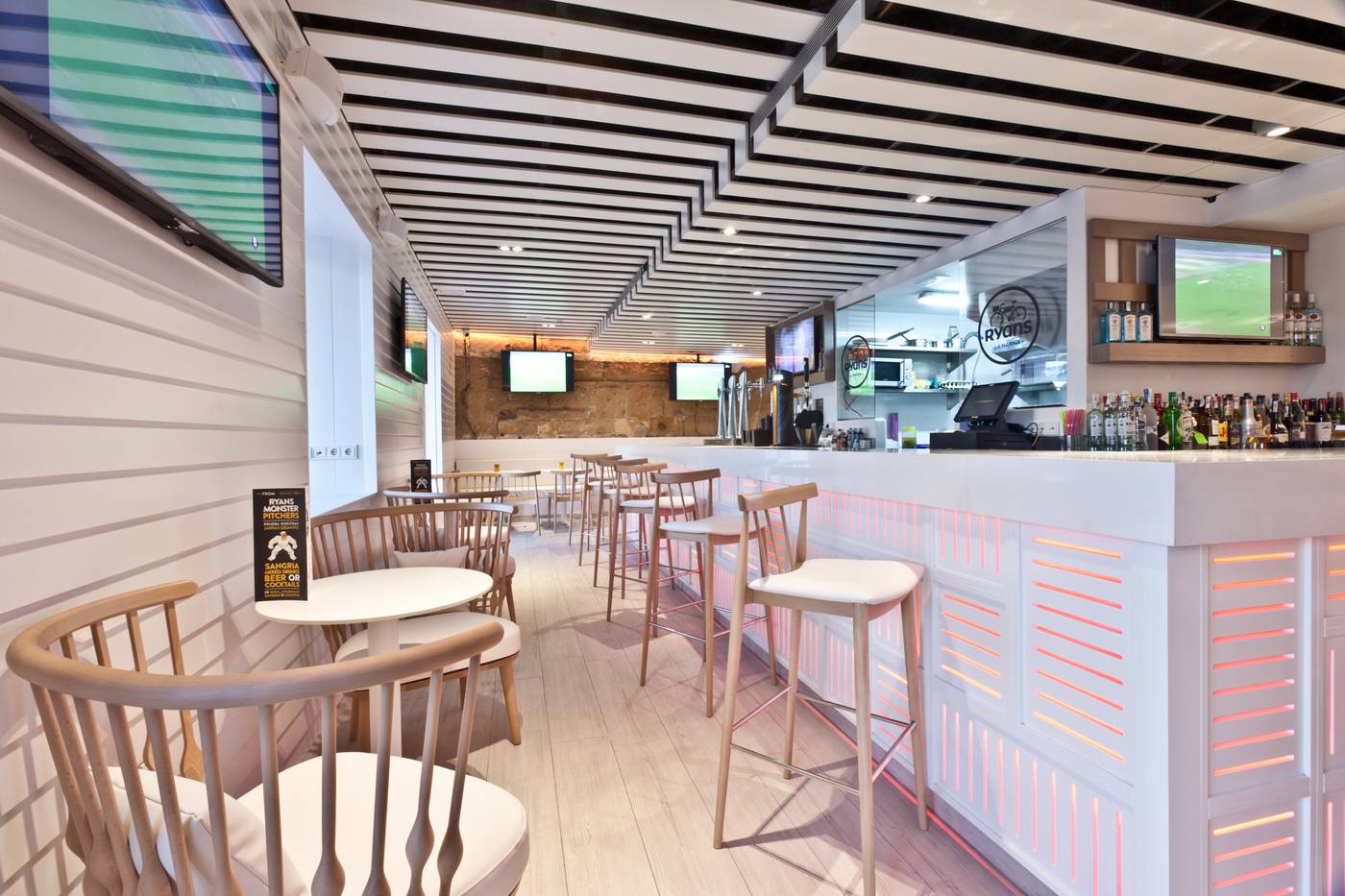 Hotel-Ryans-La-Marina-Restaurant-53